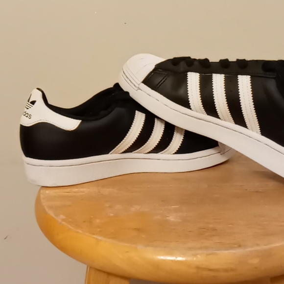 Adidas shoes - Picture 1 of 4